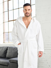 Peignoir à capuche en tissu éponge pelucheux Atwater